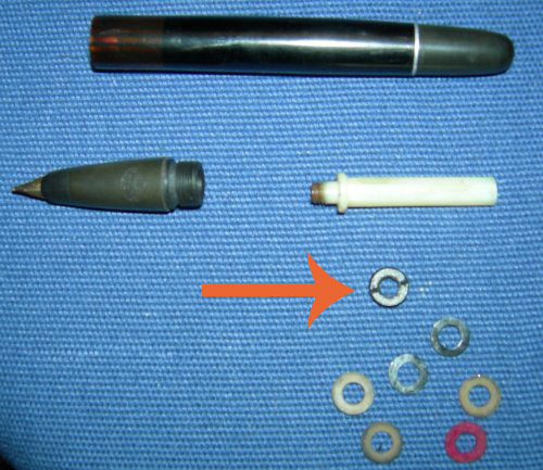 перьевая ручка Aurora 88 в частично разобранном состоянии